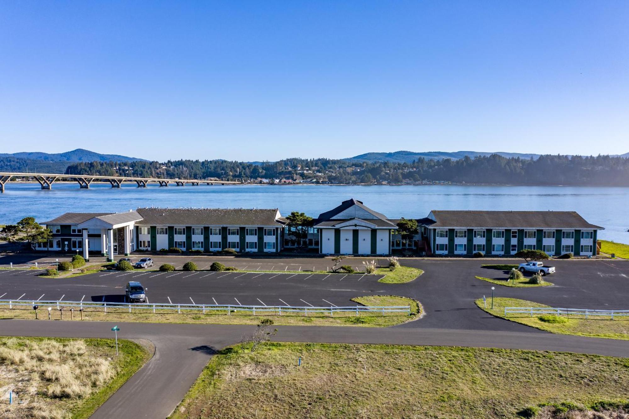 Alsi Resort Hotel Waldport Exterior photo