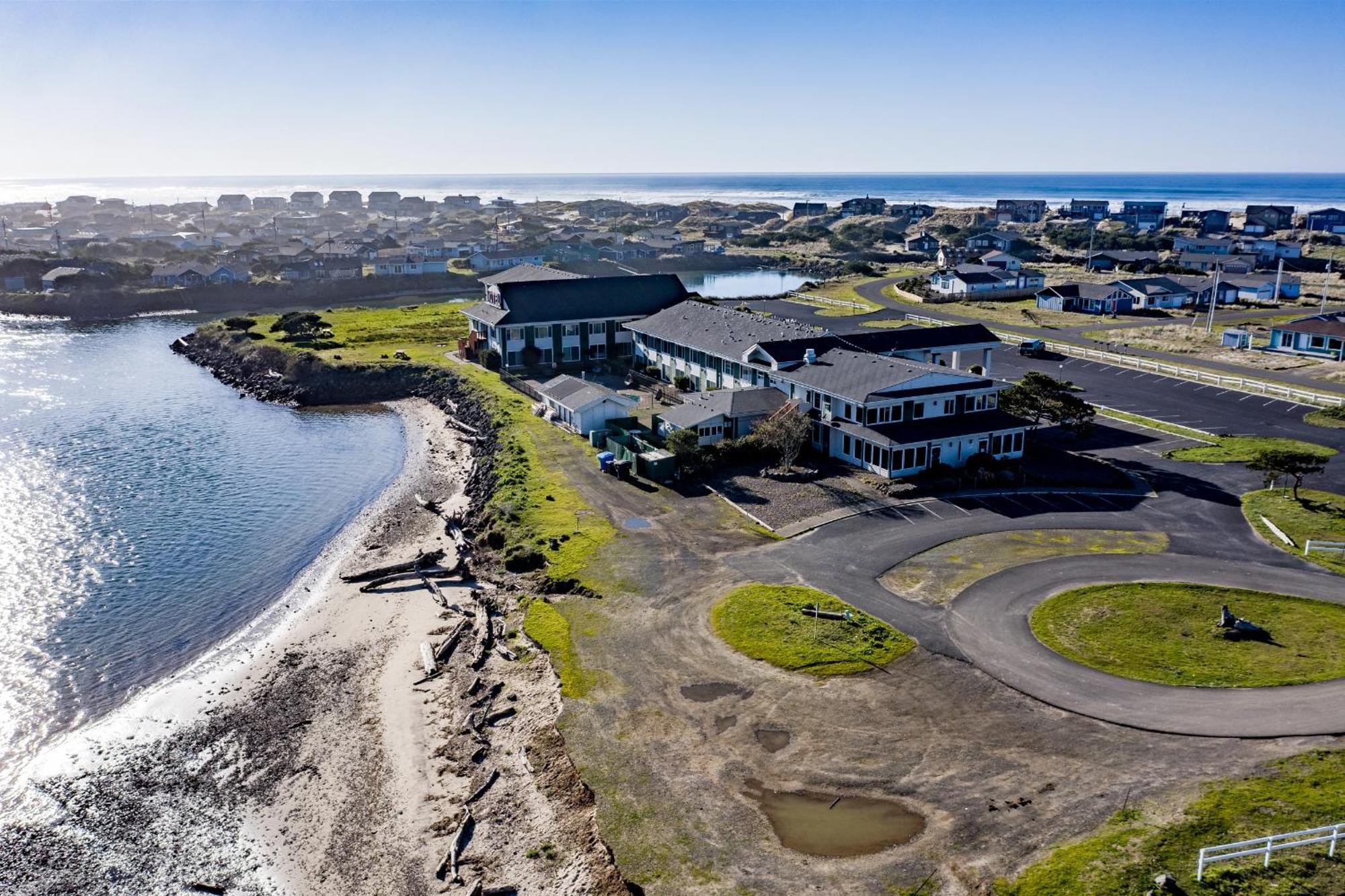 Alsi Resort Hotel Waldport Exterior photo