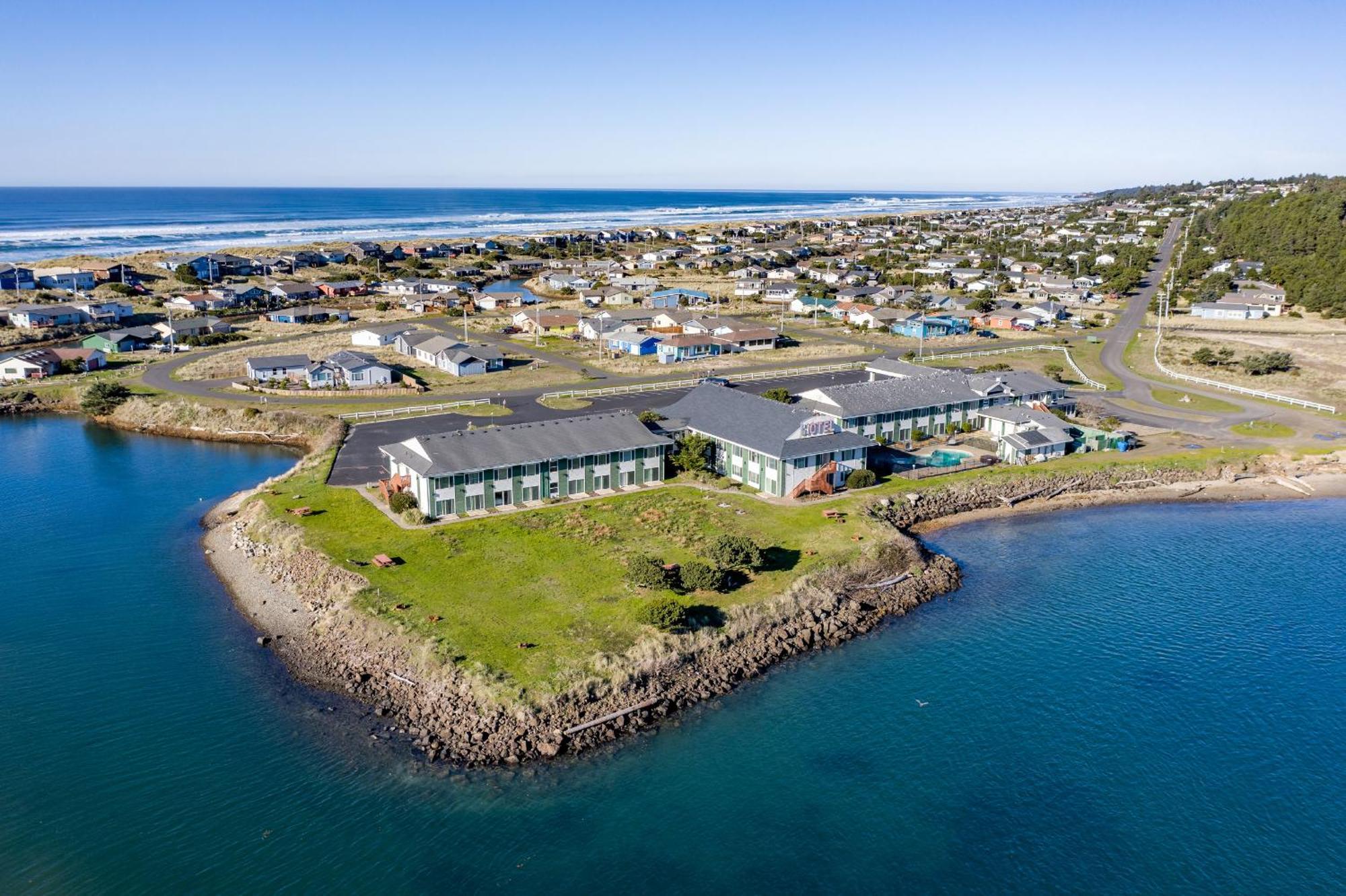 Alsi Resort Hotel Waldport Exterior photo